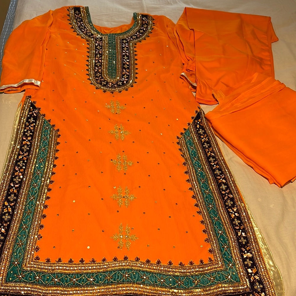 Pakistani Shalwar kameez